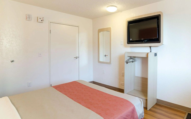 photo 3 of Motel 6 Denver, CO – Downtown