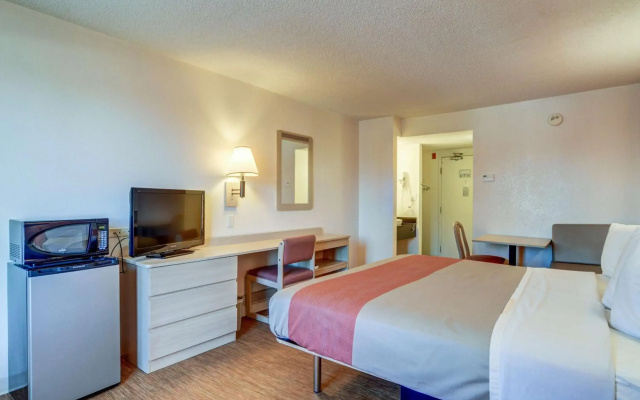 photo 3 of Motel 6 Greenwood Village, CO - Denver - South Tech Center