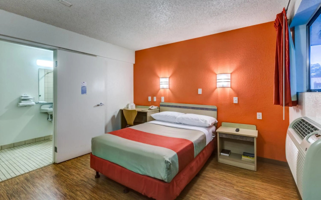 photo 4 of Motel 6 Wheat Ridge, CO - West - Denver North