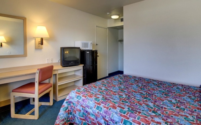 photo 3 of Motel 6 des Moines South - Airport