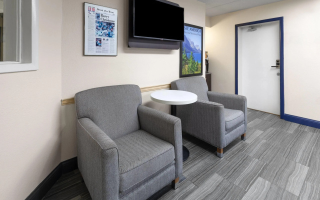 photo 2 of Travelodge by Wyndham Madison Heights MI