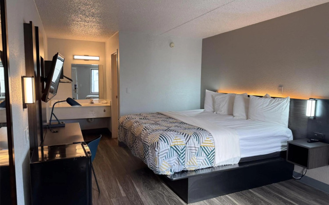 photo 4 of Motel 6 Farmington Hills, MI - Northwest - Farmington Hills