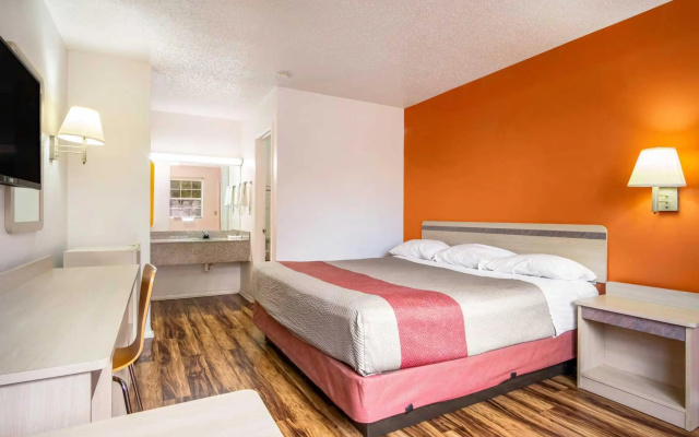 photo 5 of Motel 6 East Ridge, TN