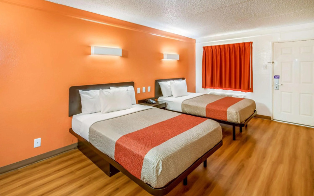 photo 3 of Motel 6 Euless, TX - DFW West