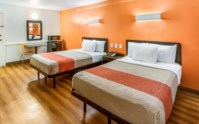 photo 5 of Motel 6 Euless, TX - DFW West