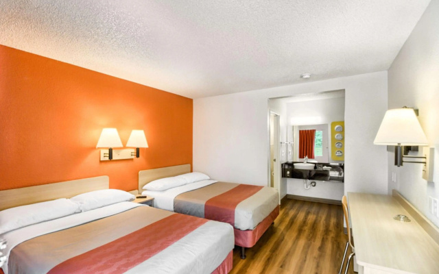photo 3 of Motel 6 Everett, WA - South