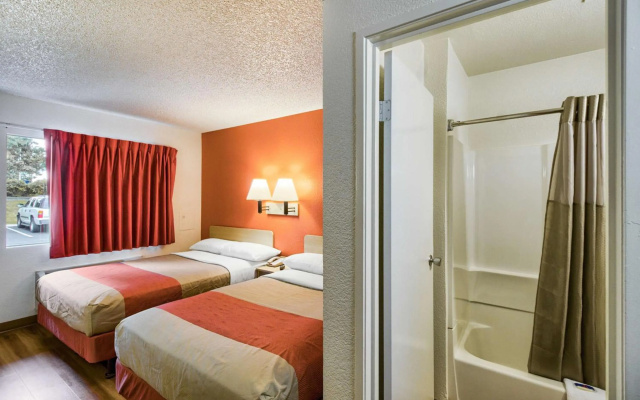 photo 4 of Motel 6 Everett, WA - South