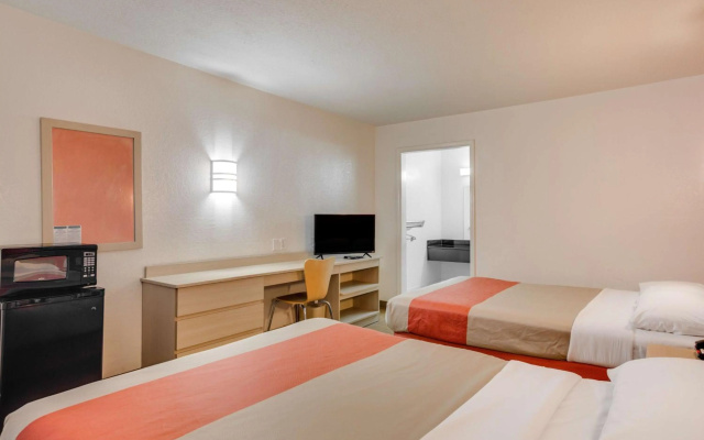 photo 2 of Motel 6-Fayetteville, AR