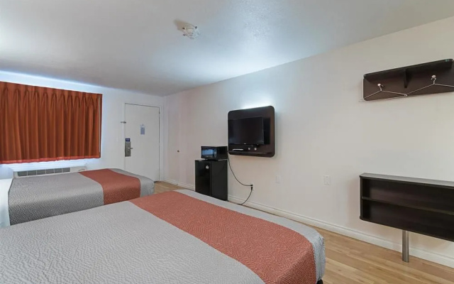 photo 4 of Motel 6 Ferndale WA