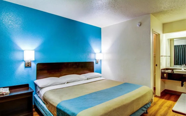 photo 2 of Motel 6 Florissant, Mo
