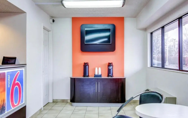 photo 3 of Motel 6 Florissant, Mo
