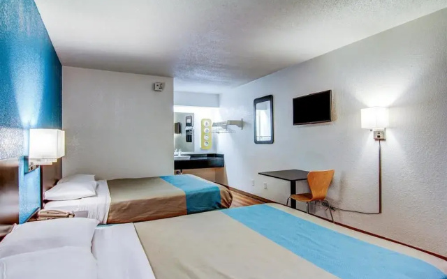 photo 5 of Motel 6 Florissant, Mo