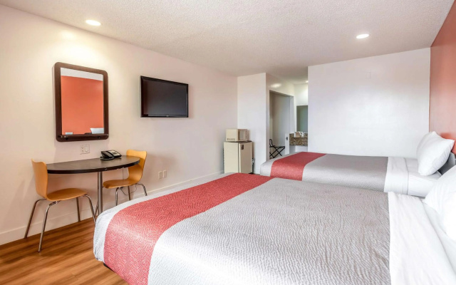 photo 3 of Motel 6 Gardena, CA - South
