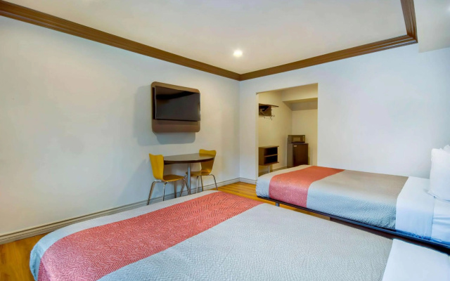 photo 5 of Motel 6 Gardena