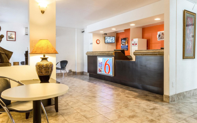 photo 2 of Motel 6 Glendale, AZ