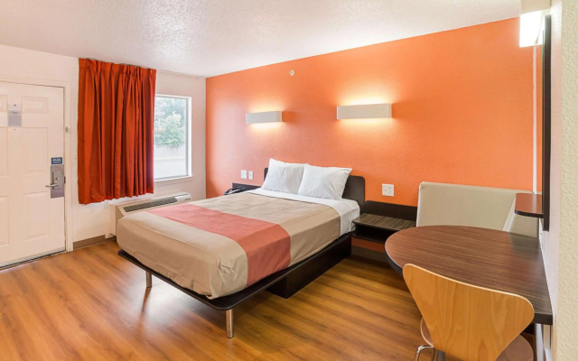 photo 4 of Motel 6 Grand Prairie, TX - Near Six Flags Drive