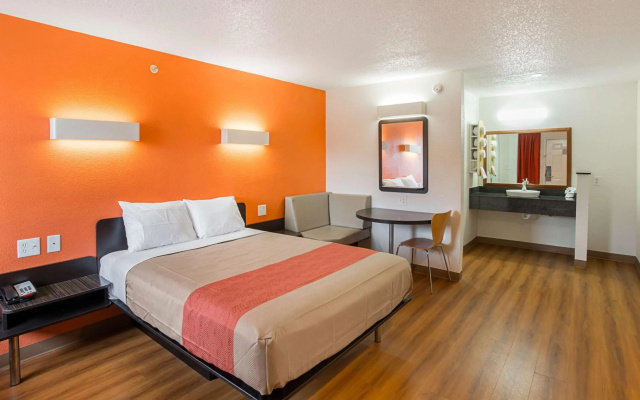photo 5 of Motel 6 Grand Prairie, TX - Near Six Flags Drive