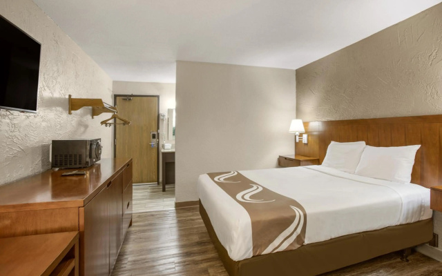 photo 3 of Rodeway Inn & Suites Grand Rapids Southeast