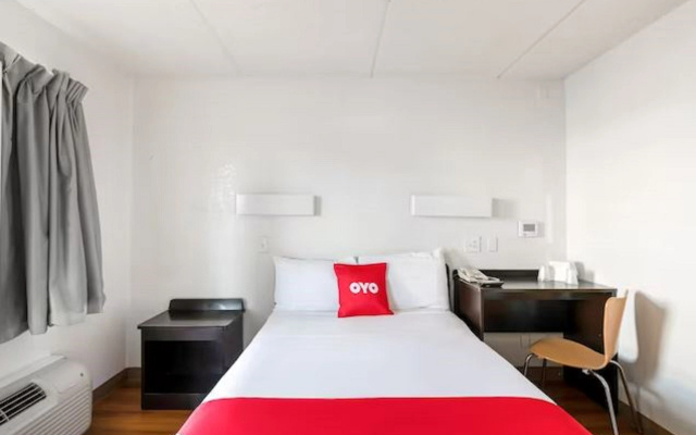 photo 4 of OYO Hotel Houston Katy Freeway