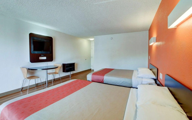 photo 2 of Motel 6 Irvine - Orange County Airport
