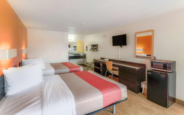 photo 2 of Motel 6 Kalamazoo, MI GA