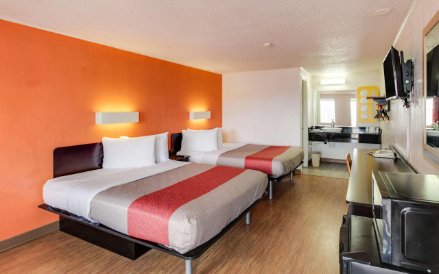photo 5 of Motel 6 Kalamazoo, MI GA
