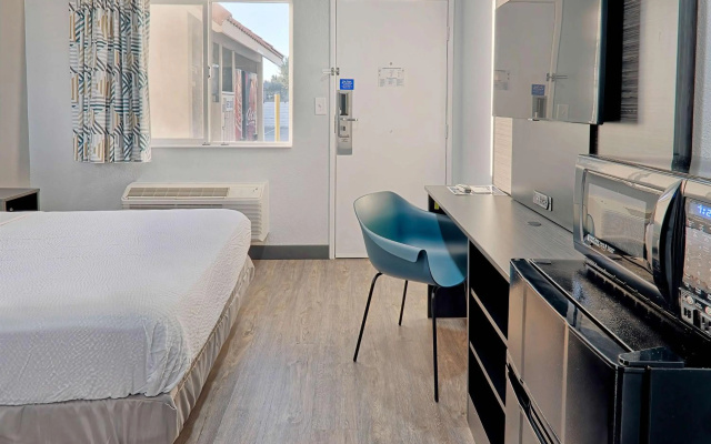 photo 3 of Motel 6 Lancaster, CA