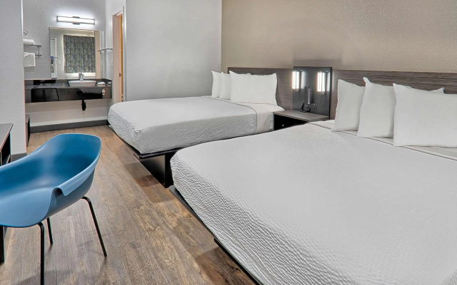 photo 5 of Motel 6 Lancaster, CA