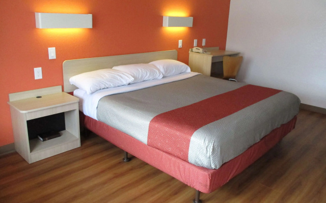 photo 3 of Travelodge by Wyndham Lansing
