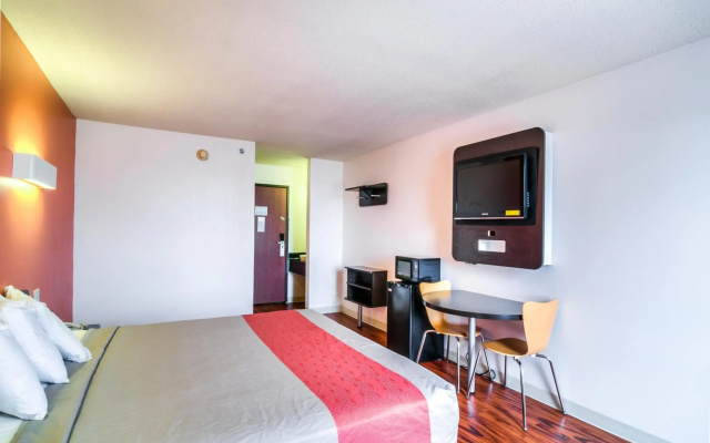 photo 2 of Motel 6 Lansing, IL - Chicago South