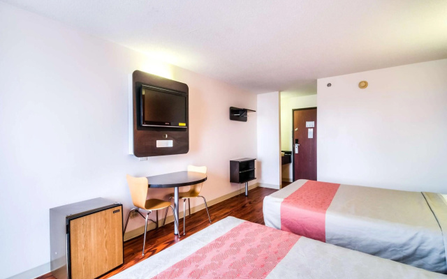 photo 4 of Motel 6 Lansing, IL - Chicago South