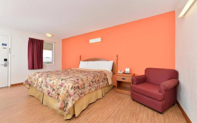 photo 2 of Crossroads Inn