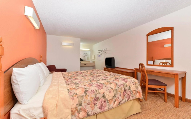 photo 5 of Crossroads Inn