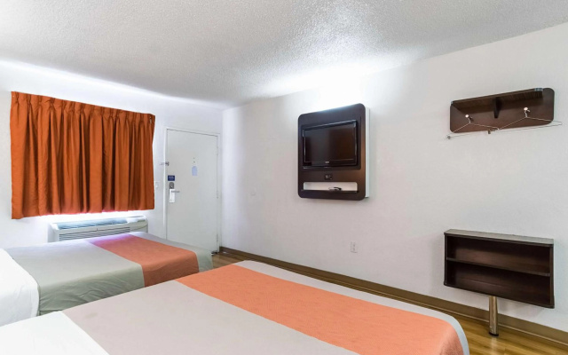 photo 5 of Motel 6 Long Beach, CA - International City