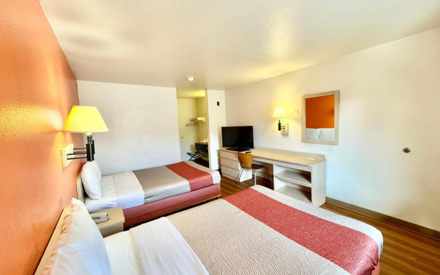 photo 3 of Motel 6 Bellflower, CA - Los Angeles