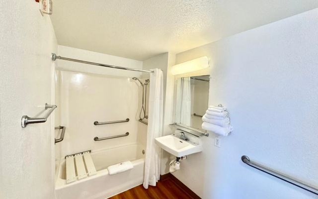 photo 5 of Motel 6 Bellflower, CA - Los Angeles