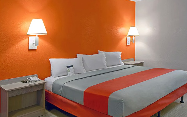 photo 3 of Motel 6 Los Angeles - Harbor City