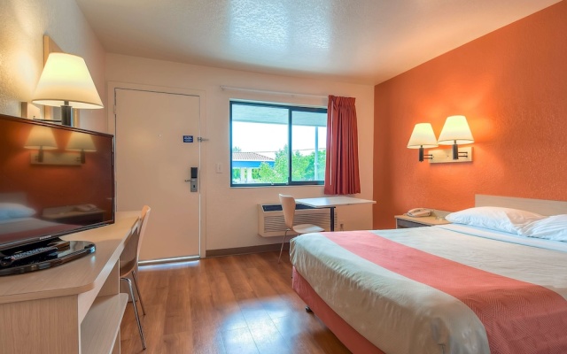 photo 3 of Motel 6 Los Angeles El Monte