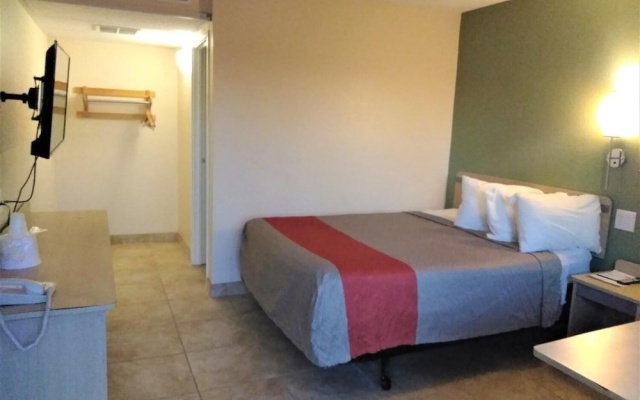 photo 3 of Red Carpet Inn Jeffersonville