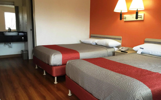 photo 4 of Motel 6 Roseville, MN - Minneapolis North