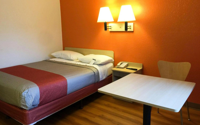 photo 5 of Motel 6 Roseville, MN - Minneapolis North
