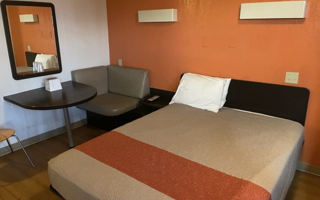 photo 2 of Motel 6 Montgomery