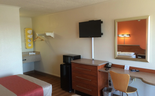 photo 5 of Motel 6 Mount Vernon, IL