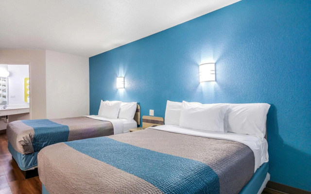 photo 2 of Motel 6 New Braunfels, TX