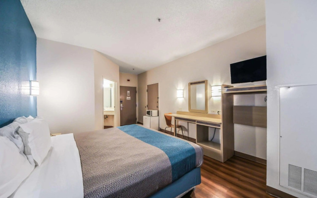 photo 3 of Motel 6 New Braunfels, TX