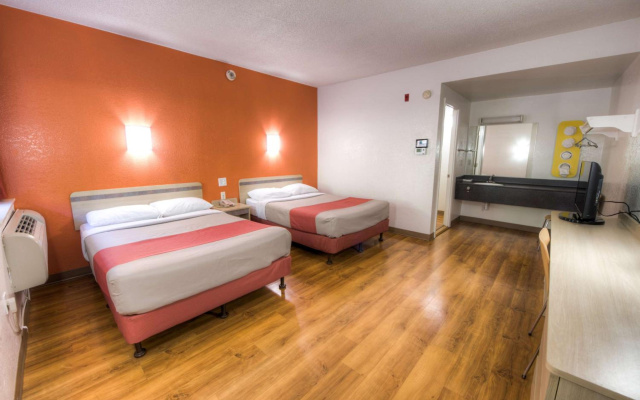 photo 2 of Motel 6 Niantic, CT - New London