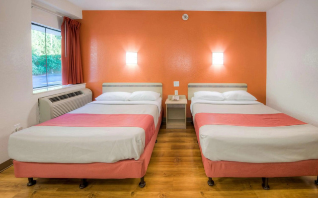 photo 5 of Motel 6 Niantic, CT - New London