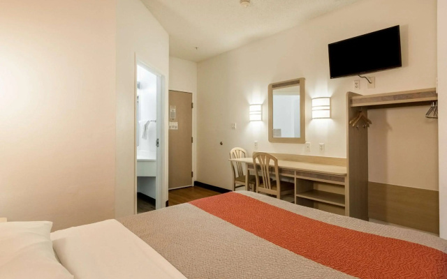 photo 5 of Motel 6 Newport, TN