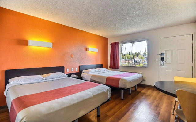 photo 3 of Motel 6 Oakland, CA - Embarcadero