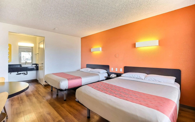 photo 5 of Motel 6 Oakland, CA - Embarcadero